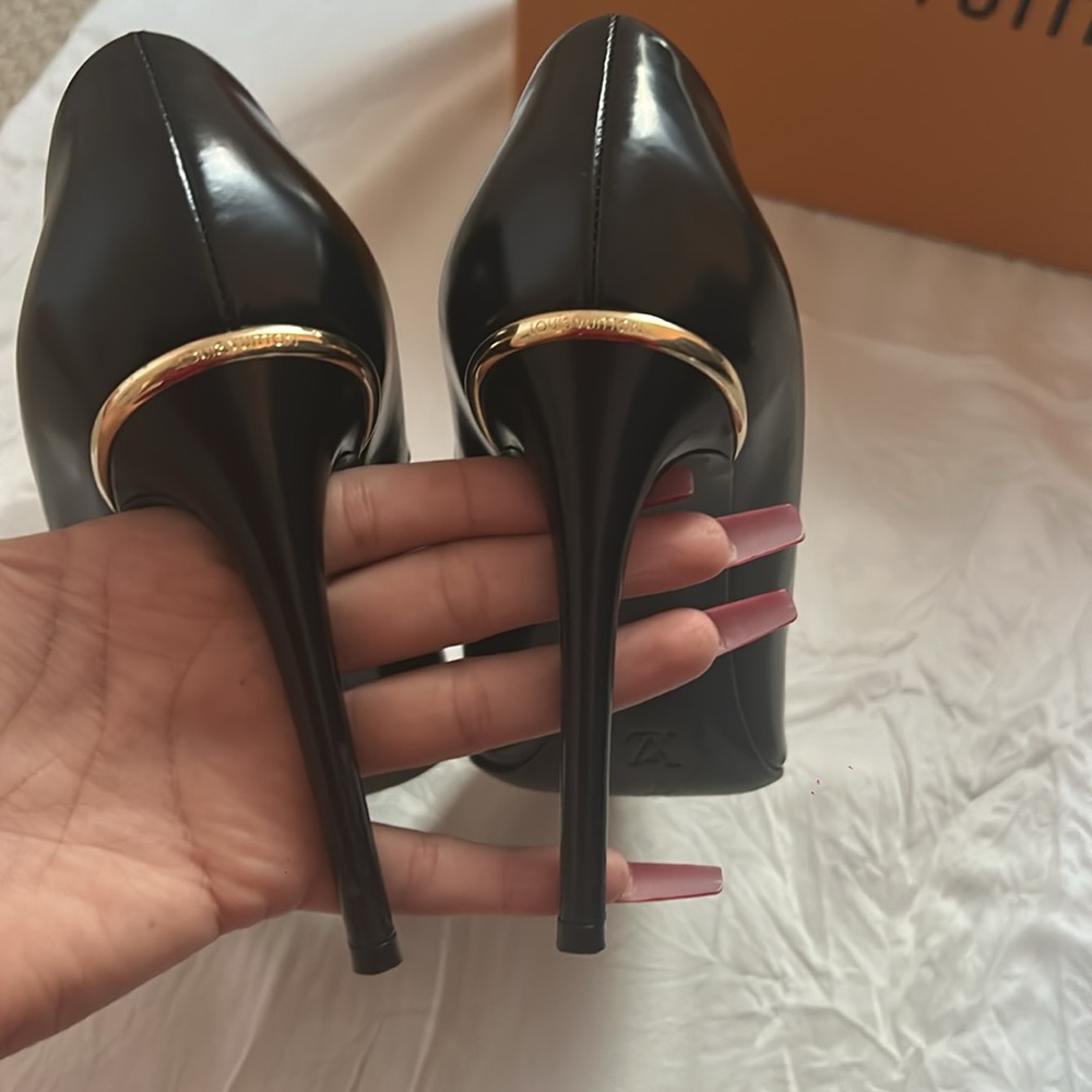 Shoes - Picture 3 of 6
